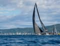 Bereits zum vierten Mal konnte das Team der Maxi 100 "Arca SGR" die Barcolana gewinnen. Dieses Mal wurde es besonders spannend, da ein Blackout der Bordelektronik dafür sorgte, dass der 100-Fuß-Racer erst zwei Minuten verspätet über die Startlinie segelte.