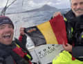 Jonas Gerckens et Corentin Douguet lors de leur passage au Cap Horn. Entre-temps, les Belges ont réduit de plus de moitié leur retard sur le "Crédit Mutuel" après l'arrêt précoce pour réparation et une forte remontée.