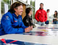 Prima dell'inizio della gara, ci sono state sessioni di autografi con i solisti. Qui Francesca Clapcich sorride...