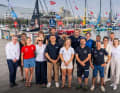 Die Protagonisten und die Veranstalter: Das offizielle Eröffnungsfoto im Race Village des Vendée Arctique Les Sables-d'Olonne mit allen Skippern und den Organisatoren.