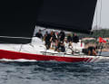 Die "Red Bandit"-Crew, als ihr Ruder noch in einem Stück war.