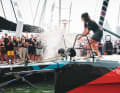 Co-Skipperin Cole Brauer hat "Malizia 4" am Abend des 18. Juli in Lorients La Base getauft.