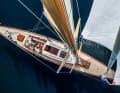 Hot needle. The impressive length-to-width ratio of the skerry cruiser "Gustaf" is particularly evident from the rigging