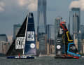 Boris Herrmanns Team Malizia und Team United by the Ocean beim Warmlaufen im Big Apple.