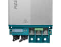Les commutateurs DIP permettent de configurer le chargeur B2B, les connecteurs NMEA2000 ou Masterbus se trouvent sous les capuchons à vis.