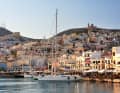 Looks quieter than it is: Care must be taken when mooring in the lively harbour of Ermoupoli.