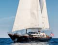 97th Belle Brise ex. Corelia: She was the first of Perini's 48-metre series, a further development of the 46-metre series. The sister ship of "Morning Glory" (96th place) sailed the Mediterranean for a long time with a Greek owner. After a major refit in 2022, the 9.20-metre-wide steel and aluminium ketch is now sailing under the name "Belle Brise". Fabio Perini, the founder of the shipyard, once allegedly ordered her for himself.