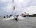 "Malizia – Seaexplorer" kämpft sich auf einer kabbeligen Welle bei Wind gegen Strom Richtung Hamburg