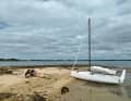Beachen oder  Trockenfallen sind  problemlos. Der  Kiel wird dazu  fast ganz in den  Rumpf aufgeholt