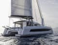 The length and the very wide bridge deck provide the necessary living space.