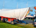 "Christo" model: The best protection for the boat is a tarpaulin that covers the entire boat and ends at the waterline. Ventilation holes should be left at the bow and stern – but not too large, otherwise they pose a hazard in storms