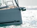 The bow of the Dufour 37 offers plenty of volume, the hull widens considerably towards the stern