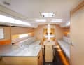 The feeling of space is superior to that of yachts of the same size. However, the vertical backrests of the saloon sofas offer little seating comfort in the long term
