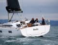 Full hull, wide stern, high freeboard. The design of the Elan Impression 43 leaves no doubt as to its orientation as a pure cruising boat
