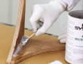 Draw a fillet: The joint alone offers too little bonding surface, so fill the angle with a fillet. It should have a radius of around 20 millimetres. The tough cotton flake mixture with the consistency of ketchup is used again here