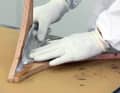 Apply glass:  In order to distribute the force over an even larger area, a reinforcement of glass fibre scrim follows. The fibres should run at an angle of +/- 45 degrees and the strip should be ten centimetres wide so that there is sufficient contact surface with the wood