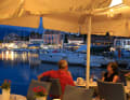 Traumhafte Abendstimmung im Hafen von Fiskardo auf Kefalonia