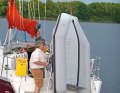 A halyard is also a great help at the stern when hoisting the dinghy. Large halyards or dirks are suitable for this