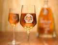 AHJ - les initiales d'Andreas Heinrich Johannsen ornent le verre