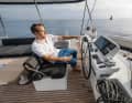 Banquette de pilotage généreuse. Malheureusement, la distance par rapport à la roue est un peu trop grande.