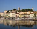Ungewohnt ruhig: Der Yachthafen von Cannes liegt inmitten des Stadtzentrums am Fuße des Altstadtviertels Suquet