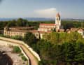 Abgelegen: Auf der kleinen Insel Saint-Honorat vor Cannes steht das Zisterzienser-Kloster „Abbaye de Lérins“