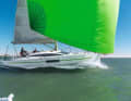 Angleiten bei 5 Beaufort. Vor dem Wind zeigt sich die 32-Fuß-Yacht vor La Rochelle in Bestform