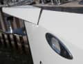 Die Positionslaternen sind eingelassen, ein Gimmick, das man sonst fast nur auf Motoryachten sieht