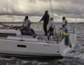 The lines result in a very clean water flow, here in displacement. From a speed of 8.5 knots, the stern wave breaks off and the Diva glides along