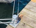 Pas sur une glissade : Les suspentes ne devraient être utilisées que pour les manœuvres sur slip, et encore plus avec un amortisseur de secousses. En raison de la différence d'allongement des deux parties, le cordage risque de se scier au niveau de la borne ou de l'anneau. De plus, l'amortissement du jerk se détériore.