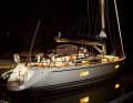 Ambiance de soirée dans le port. Le bateau test était équipé de diverses lumières et lampes