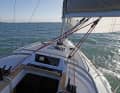 L'écoute de la grand-voile est frappée en tant que guide de hahnepot avant le déclin. Cela fonctionne bien