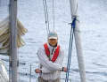 Once the hawser is occupied on board and everything is ready for careful towing, the arms are crossed in front of the body