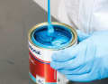 éviter les nuances de couleur : Bien mélanger la peinture et

 laisser ensuite reposer dix minutes pour que les bulles d'air s'échappent
