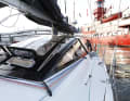 The Dodger is a cantilever construction made of carbon fibre laminate with plenty of window space. The interior helm station with control via autopilot and electric winches offers complete all-round visibility