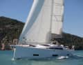 Dufour Grand Large 390. Avec des variantes dans l'aménagement intérieur avec jusqu'à trois cabines doubles et trois salles d'eau, il peut établir de nouveaux standards dans la catégorie des bateaux de tourisme d'une longueur de coque de douze mètres. Test YACHT 23/2018). Hall 16 - Stand B37