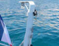 Die Davits sind sehr massiv aus Aluminium ausgeführt und tragen auch größere Schlauchboote. Allerdings sind sie sehr steil angewinkelt, das Dingi dürfte daher am Heck anliegen