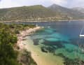 Baia di ancoraggio vicino a Kalamos. La zona offre molti luoghi eccellenti