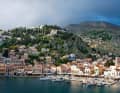 Il porto di Symi è uno dei più belli dell'Egeo.