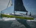 Rauschefahrt bei 20 Knoten Wind. Unter Gennaker kommt die RM 1180 schnell mal auf 12 Knoten Speed