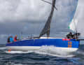 The rounding at the bow is striking. Designer Jacques Valer wanted to achieve the shortest possible waterline for a favourable measurement without compromising the upwind characteristics