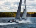 The large floats with wave piercer bow offer plenty of buoyancy reserve. Even with a lot of pressure in the boat, there is no danger of undercutting, which ensures relaxed sailing
