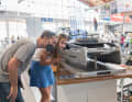 Visitatori al modello dell'Ocean Eco 90