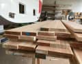 Startschuss: Aus diesen und weiteren Planken soll ein Boot entstehen