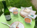 Le cidre et les fromages à pâte molle au lait cru font partie de la Normandie