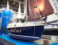 Die Haber 34 auf der boot Düsseldorf 2012. Unter dem Bug ist eines der vier Schwerter zu erkennen