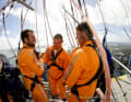 Weil nur um die Welt segeln zu langweilig ist: Sky Walk und Sky Jump vom Sky Tower in Auckland