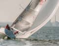 La nave snella rimane facile da gestire anche su galee affilate e in caso di forte sbandamento.