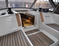 The cockpit is very ergonomically shaped. The angled bulkhead at the end of the bench seat is so comfortable that it will certainly make it difficult to stay awake during night watches. On the other hand, it is excellent at anchor.