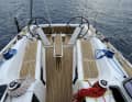 Six winches and cockpit table: tidy and efficient cockpit